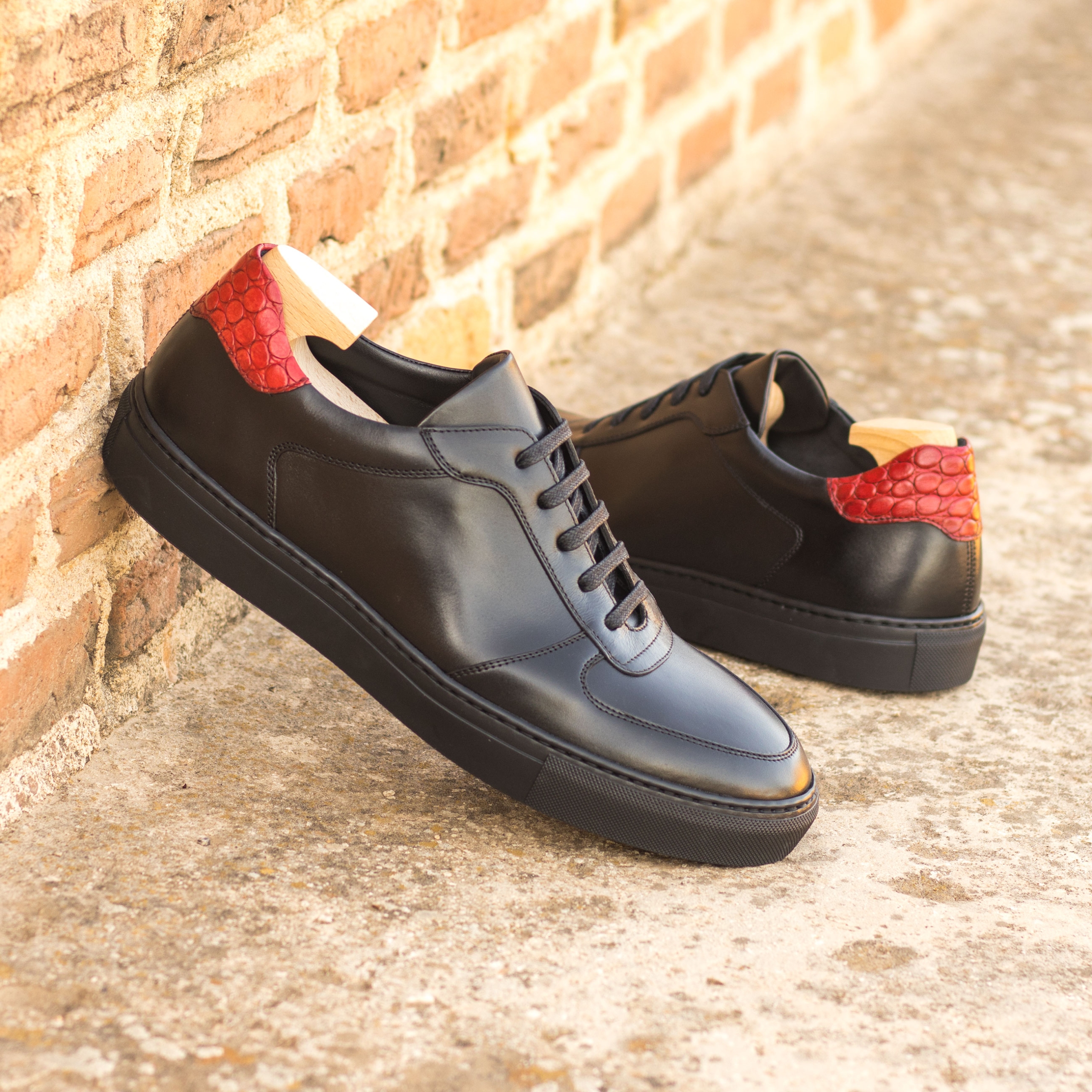 Low top Trainer croco piel negra y croco rojo