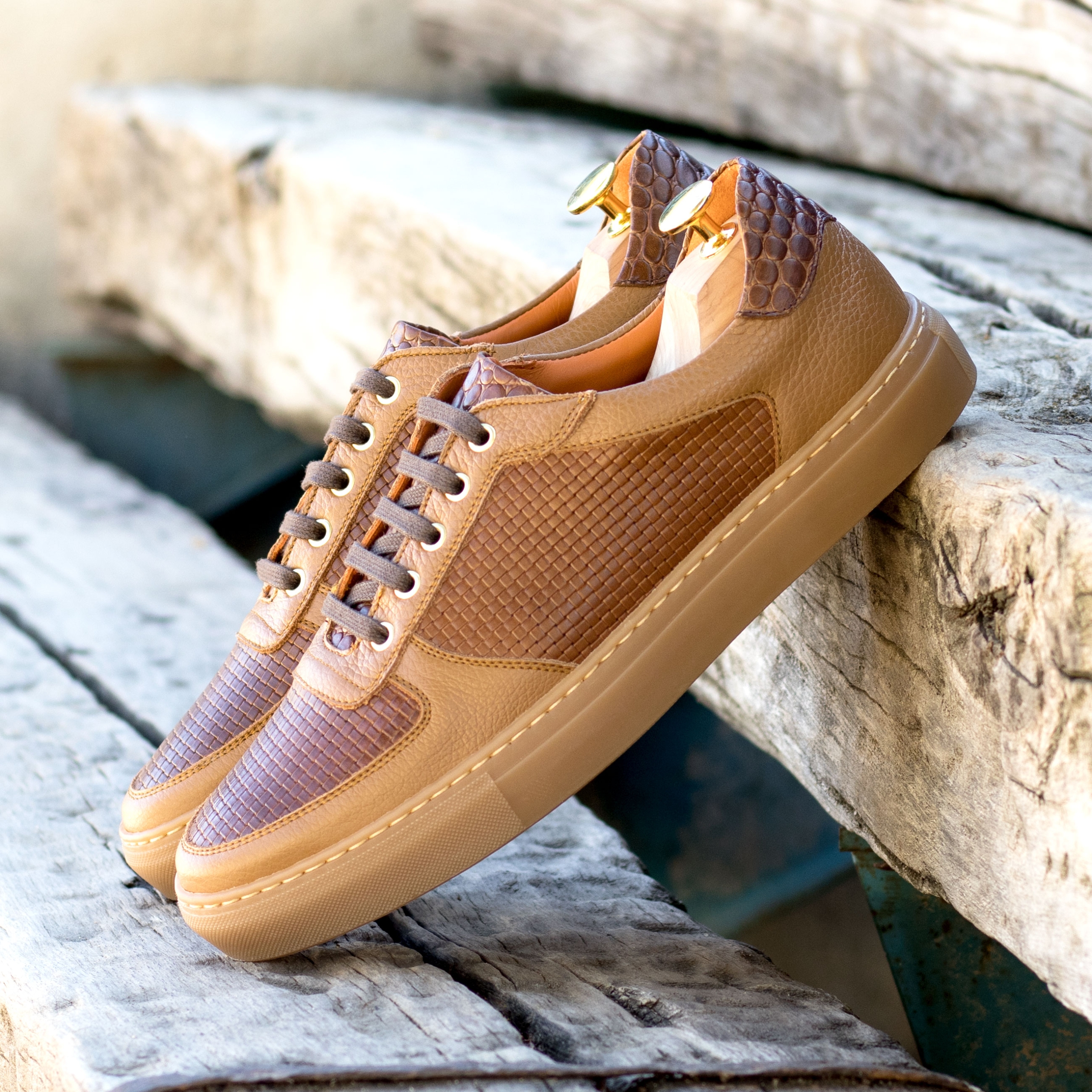 Low Top Trainer med brown painted croco